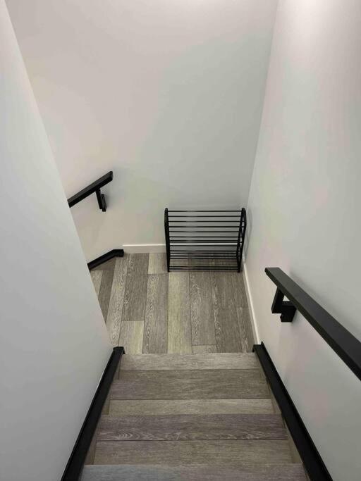 Newly Built 2 Bedroom Suite With Free Parking - Close To Banff National Park, YYC Exterior foto