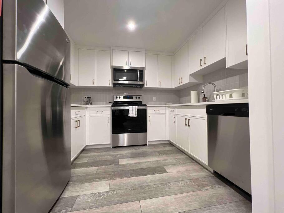 Newly Built 2 Bedroom Suite With Free Parking - Close To Banff National Park, YYC Exterior foto